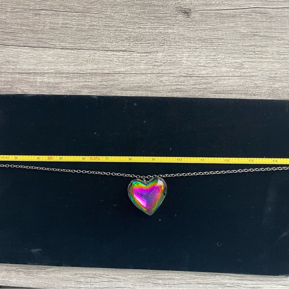 Puffy Glass Heart Necklace. - Picture 4 of 6